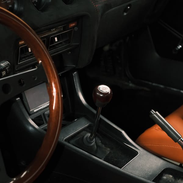 A car steering wheel with a gear shift.